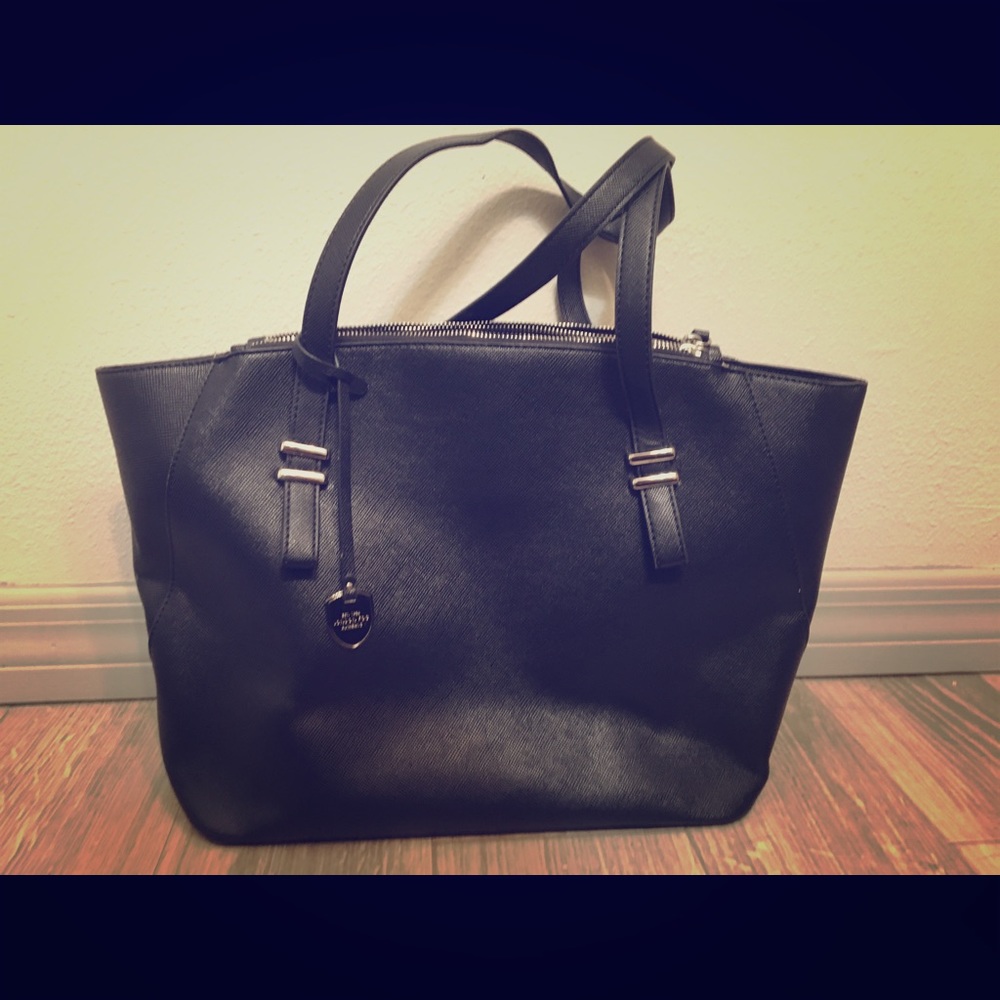 London Fog black tote multiple pockets
